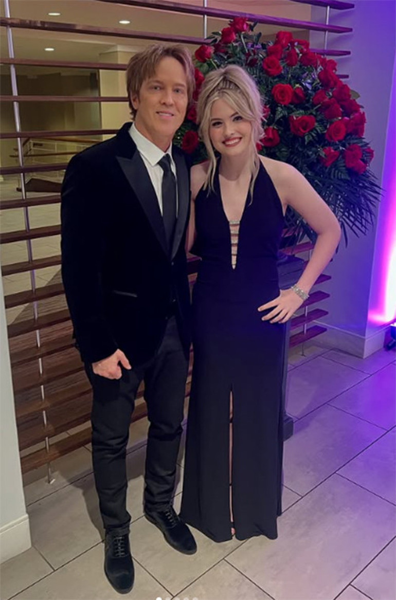 Daha küçücükken mezar taşına fısıldardı... Bu elbise ona miras kaldı: Sanki annem bana sarılmış gibi hissediyorum