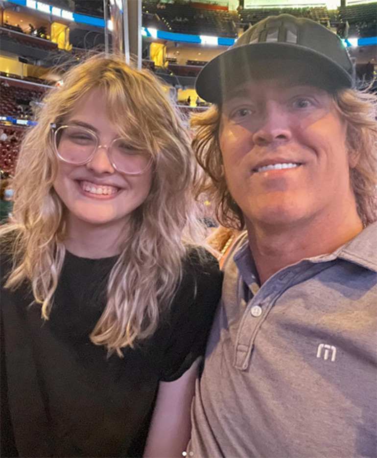 Daha küçücükken mezar taşına fısıldardı... Bu elbise ona miras kaldı: Sanki annem bana sarılmış gibi hissediyorum