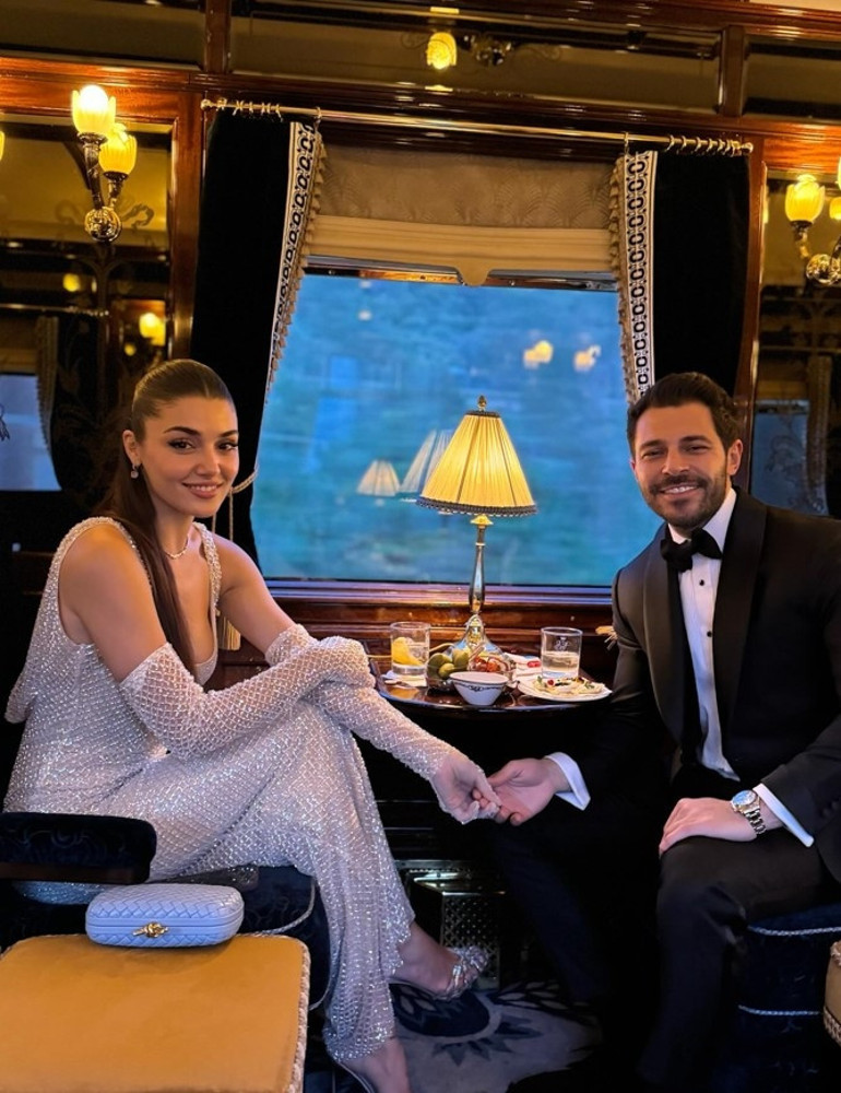 Evlilik teklifi Orient Express’te mi geldi Hande Erçel ve sevgilisi Hakan Sabancının romantik tatili...