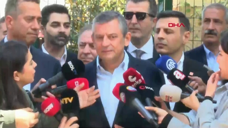 Sırrı Süreyya Önderin anma töreninde provokasyon: Özgür Özel saldırıya uğradı