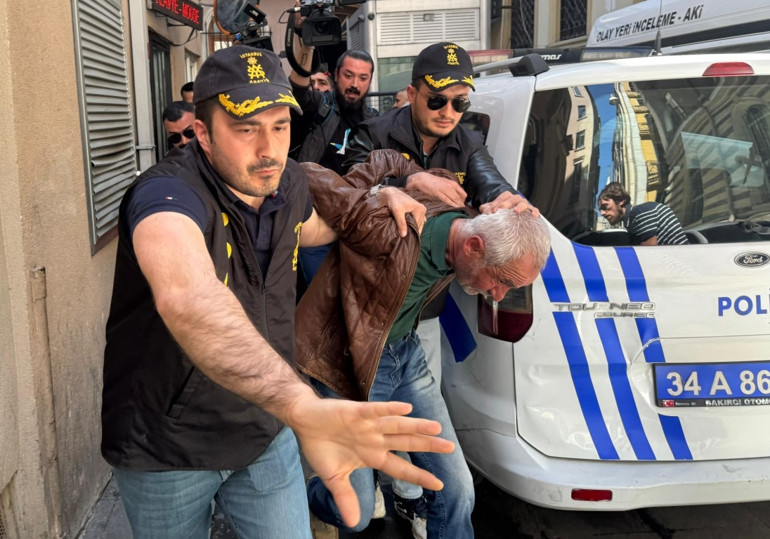 Sırrı Süreyya Önderin anma töreninde provokasyon: Özgür Özel saldırıya uğradı