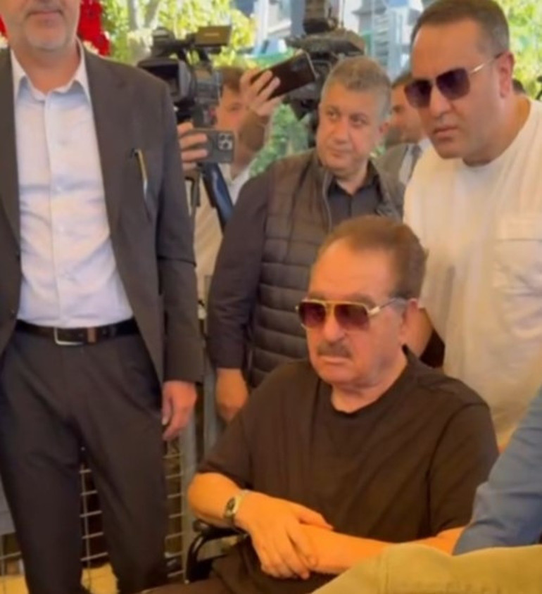 Ünlü isimlerden Sırrı Süreyya Öndere veda Dostları onu yalnız bırakmadı...