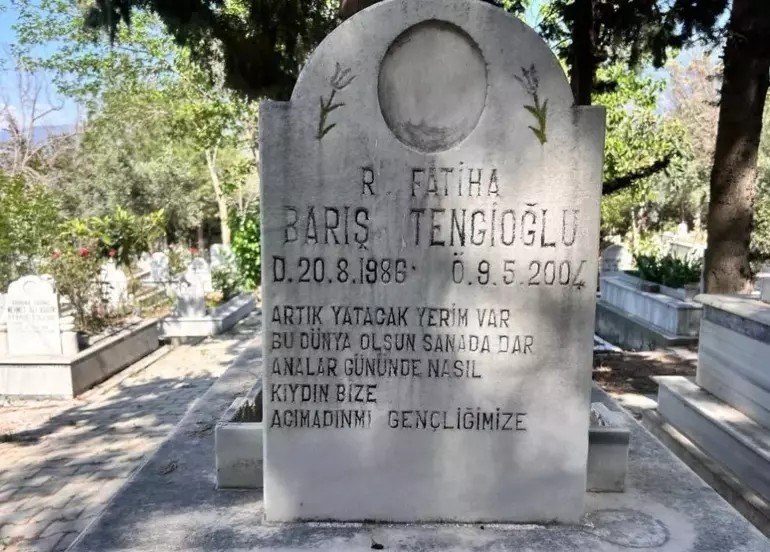 Sırrı Süreyya Önderin anma töreninde provokasyon: Özgür Özel saldırıya uğradı