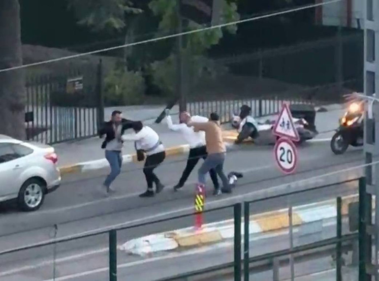 Pendik meydan muharebesi | Kasklı, bıçaklı saldırı kamerada