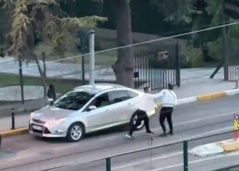 Pendik meydan muharebesi | Kasklı, bıçaklı saldırı kamerada