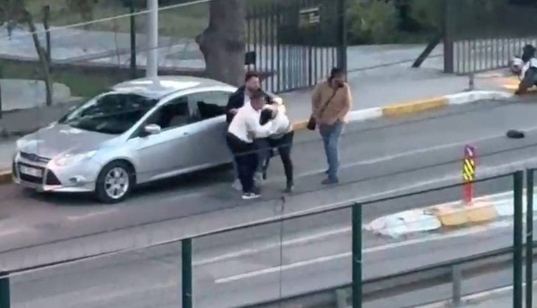 Pendik meydan muharebesi | Kasklı, bıçaklı saldırı kamerada