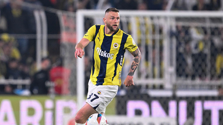 Fenerbahçede Mourinho dahil 16 isim ayrılıyor Sürpriz transfer gelişmesi