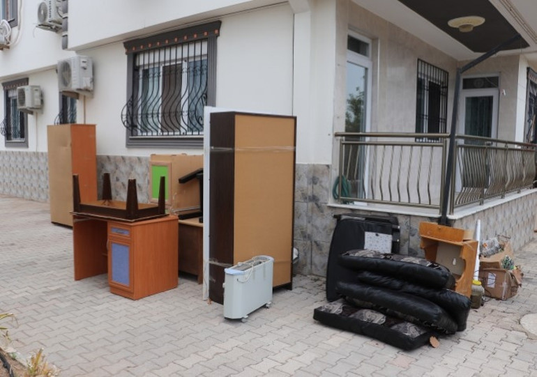 Kiracıya şok Farkında olmadan imzaladı, eşyalarıyla birlikte sokakta kaldı