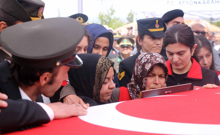 Irakın kuzeyinde şehit olan Uzman Çavuş Önder Özene acı veda 4 yaşındaki kızının sözleri yürek burktu
