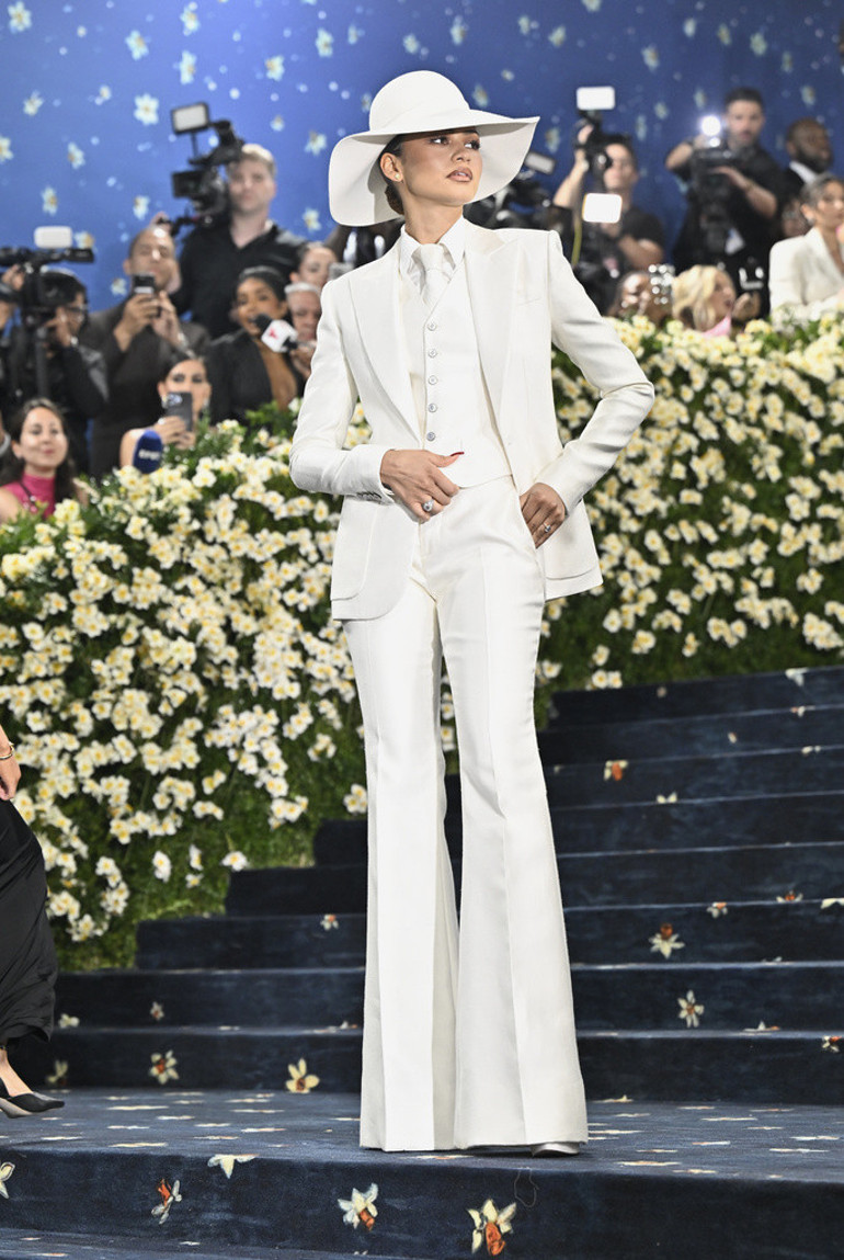 Met Gala 2025: Yılın davetinde sürpriz dolu unutulmaz anlar… Kırmızı halıya karnı burnunda gelenler, makyajsız çıkanlar ve aşkını ilan edenler