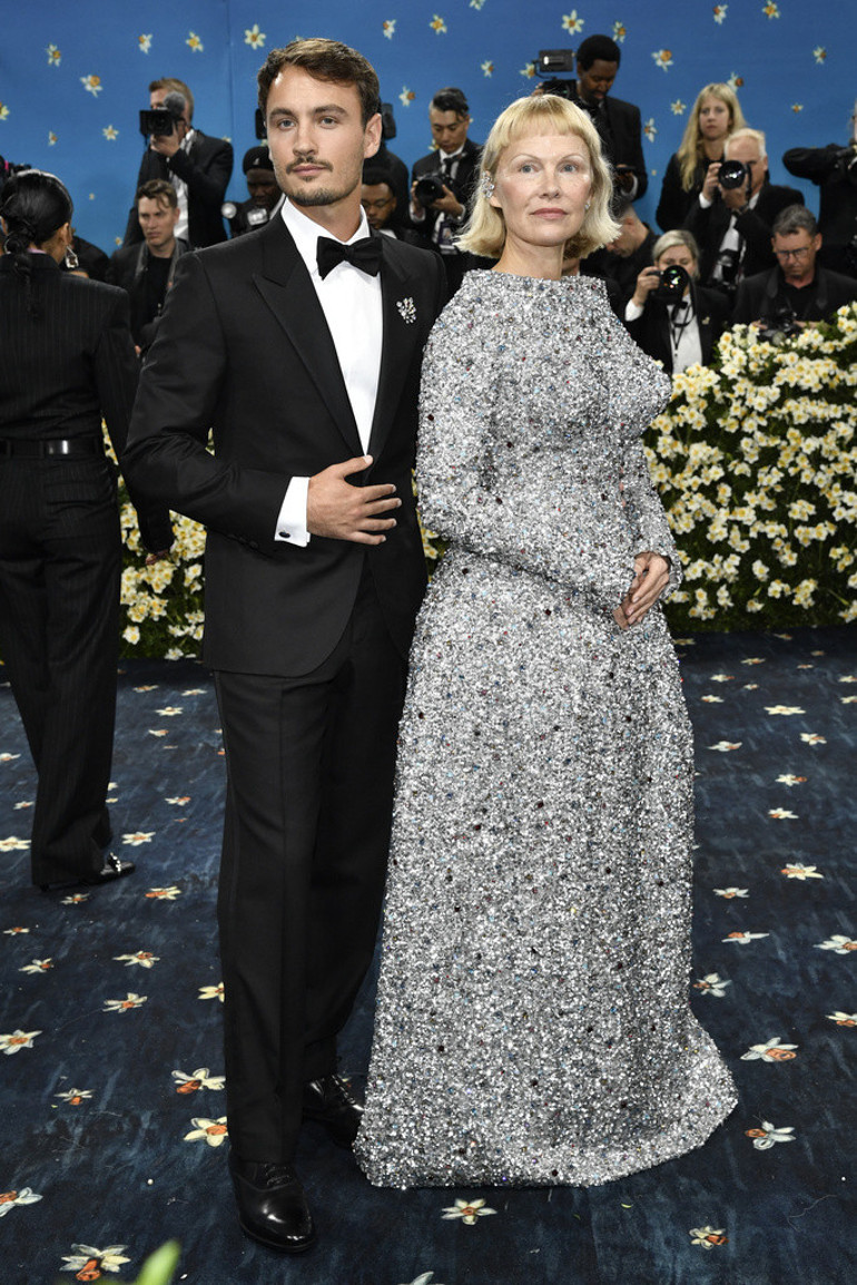 Met Gala 2025: Yılın davetinde sürpriz dolu unutulmaz anlar… Kırmızı halıya karnı burnunda gelenler, makyajsız çıkanlar ve aşkını ilan edenler