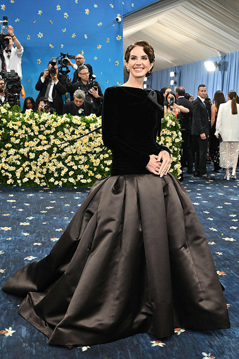 Met Gala 2025: Yılın davetinde sürpriz dolu unutulmaz anlar… Kırmızı halıya karnı burnunda gelenler, makyajsız çıkanlar ve aşkını ilan edenler