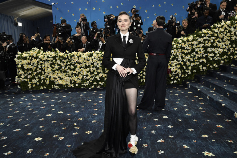 Met Gala 2025: Yılın davetinde sürpriz dolu unutulmaz anlar… Kırmızı halıya karnı burnunda gelenler, makyajsız çıkanlar ve aşkını ilan edenler