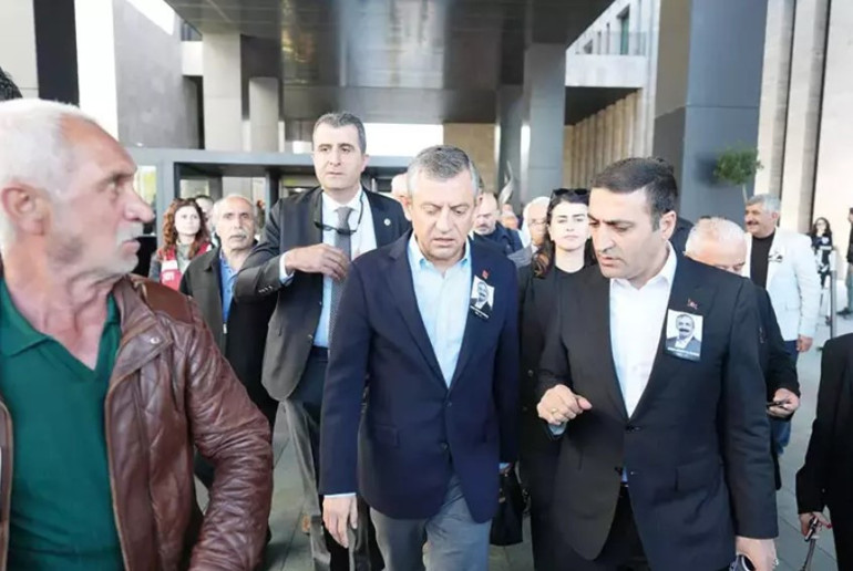 Son dakika... Özgür Özele saldıran şüpheli tutuklandı Savcılık ifadesinden dikkat çeken detaylar...