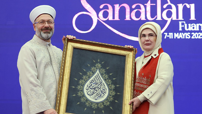 Emine Erdoğan: Sanatlarımıza sahip çıkmalı, eriyip gitmelerine izin vermemeliyiz