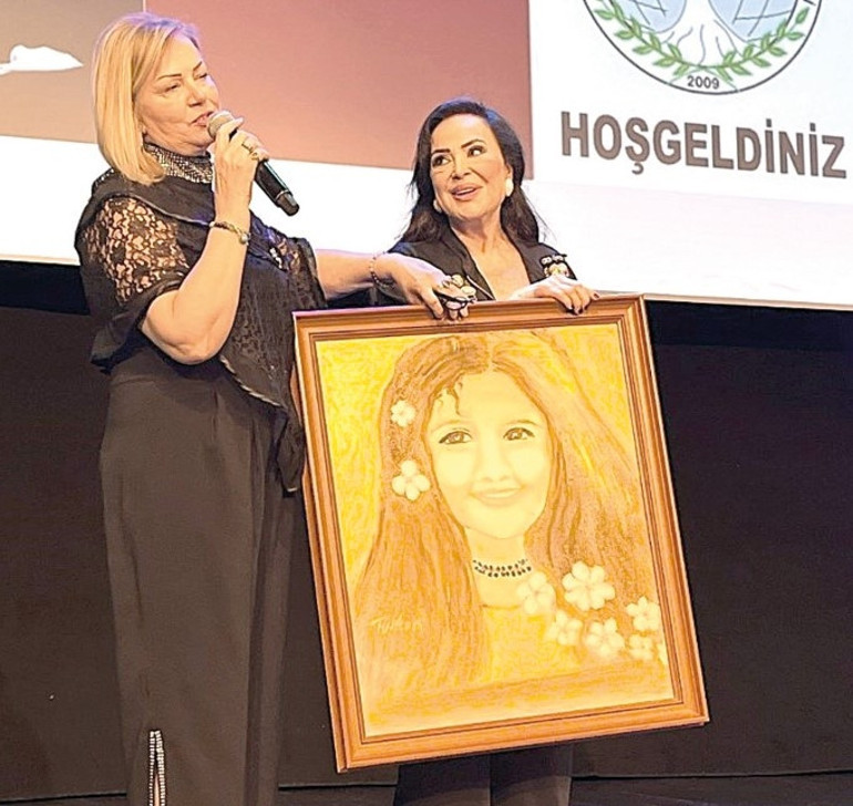 Türkan Sultandan eğitime destek