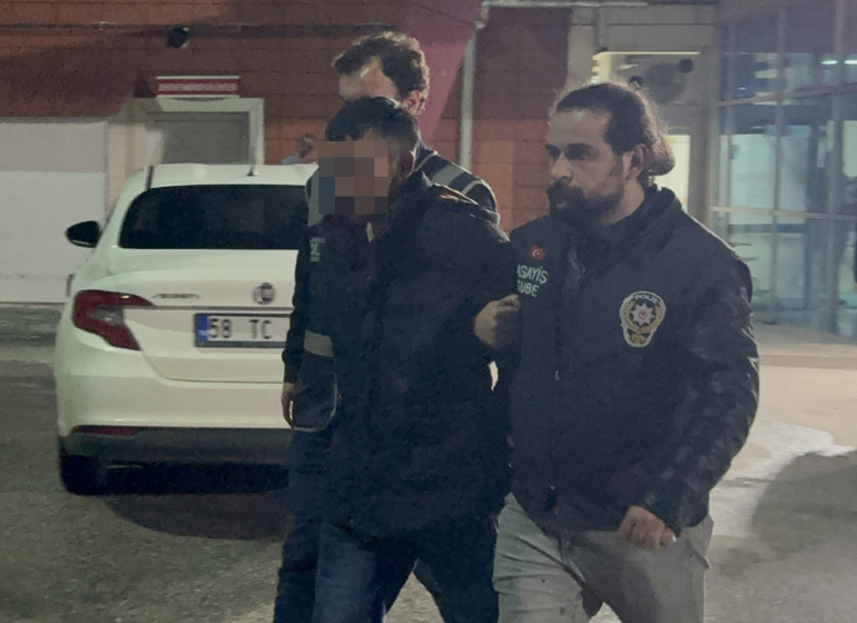 Sivasta vahşice katledilen kardeşlere acı veda Katilin binaya giriş görüntüleri ortaya çıktı