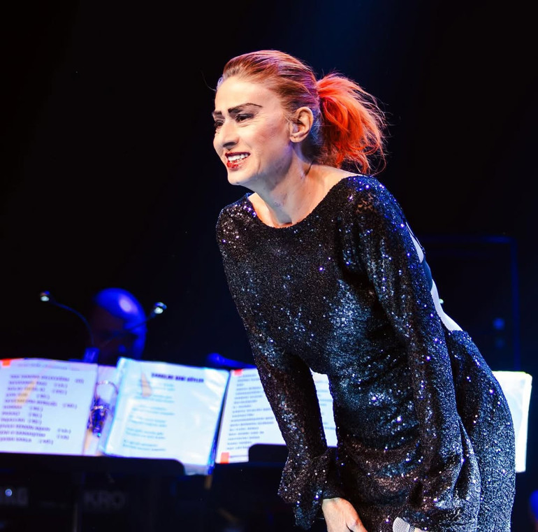 Müziğin ritmine kulak ver