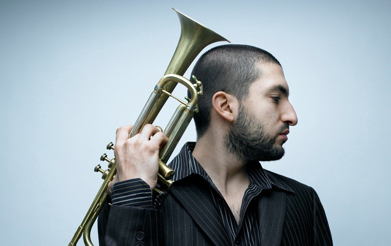 Müziğin ritmine kulak ver