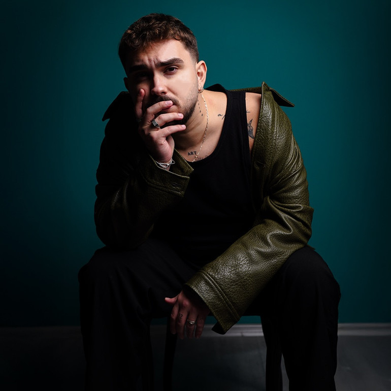 Müziğin ritmine kulak ver