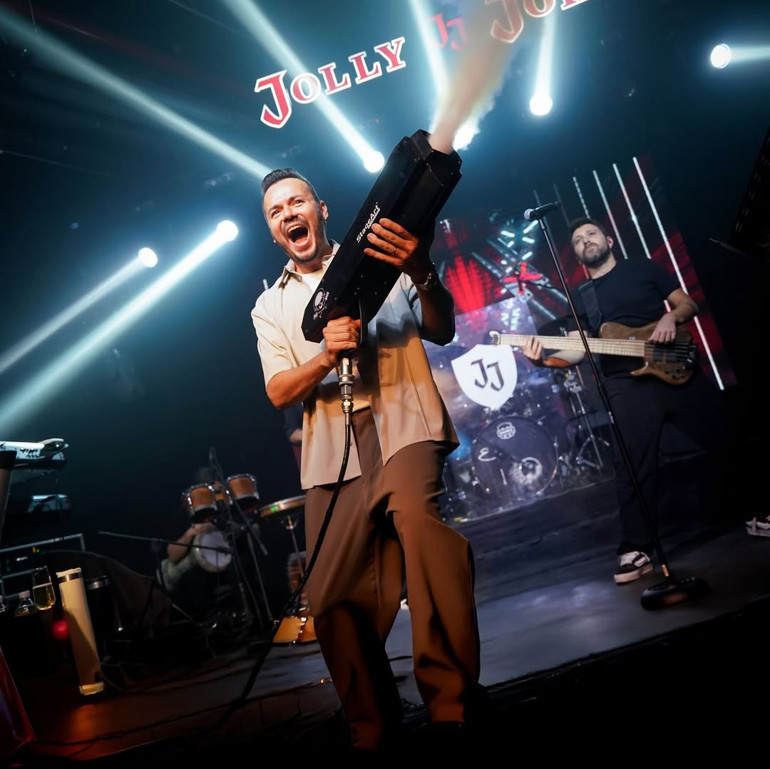 Müziğin ritmine kulak ver