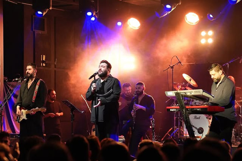 Müziğin ritmine kulak ver