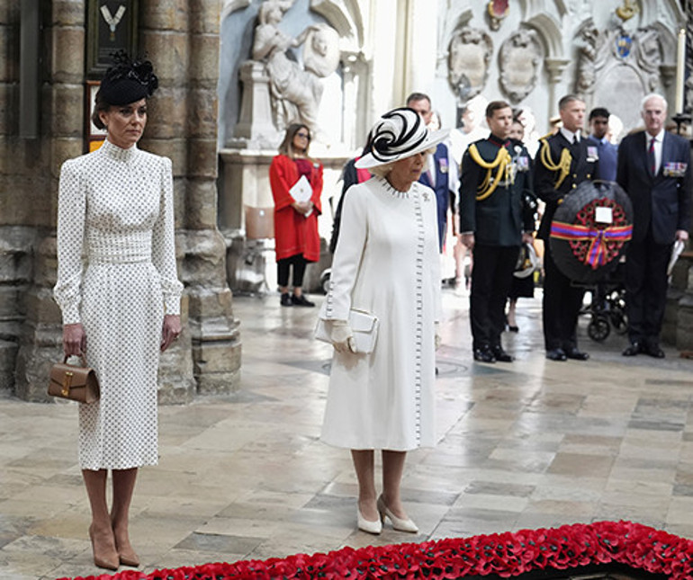 Kanserle boğuştuğu günlerin açısını çıkarıyor.... 37 yıl öncesine selam... Rahmetli görse gözleri dolardı
