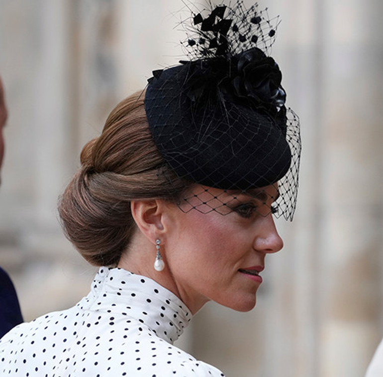 Kanserle boğuştuğu günlerin açısını çıkarıyor.... 37 yıl öncesine selam... Rahmetli görse gözleri dolardı