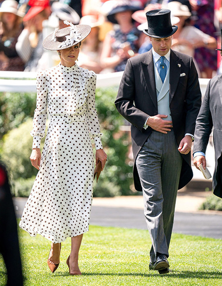Kanserle boğuştuğu günlerin açısını çıkarıyor.... 37 yıl öncesine selam... Rahmetli görse gözleri dolardı