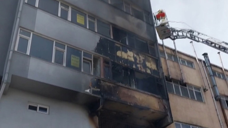 Kağıthanede iş yerinde yangın: 1 ölü, 3 yaralı