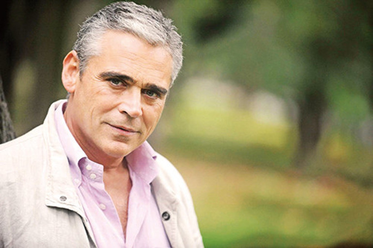 Yürek yakan kara haberi uzaklardan gelmişti... Büyük aşkı yeni yaşını onsuz kutladı... Seni çaresizce özlüyorum