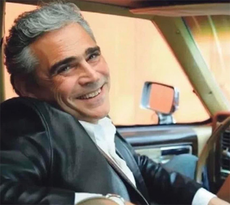 Yürek yakan kara haberi uzaklardan gelmişti... Büyük aşkı yeni yaşını onsuz kutladı... Seni çaresizce özlüyorum