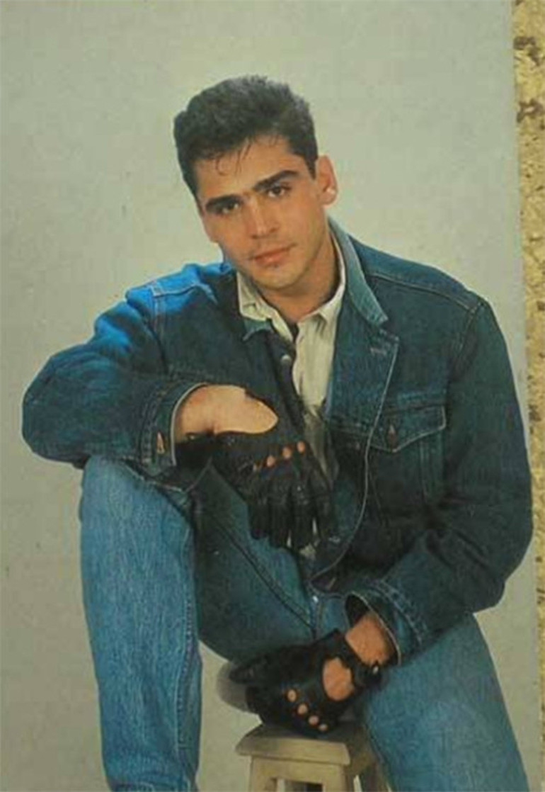 Yürek yakan kara haberi uzaklardan gelmişti... Büyük aşkı yeni yaşını onsuz kutladı... Seni çaresizce özlüyorum