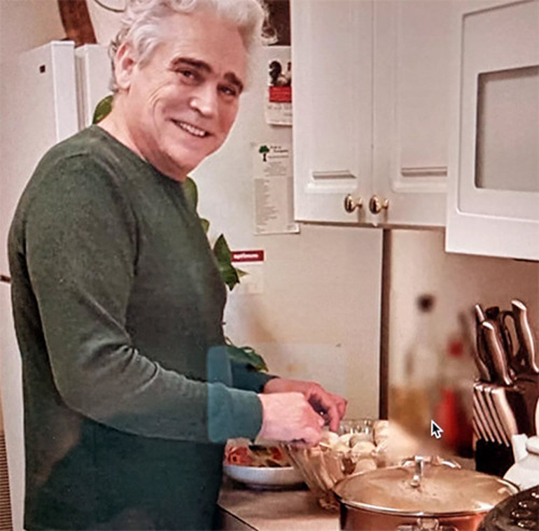 Yürek yakan kara haberi uzaklardan gelmişti... Büyük aşkı yeni yaşını onsuz kutladı... Seni çaresizce özlüyorum