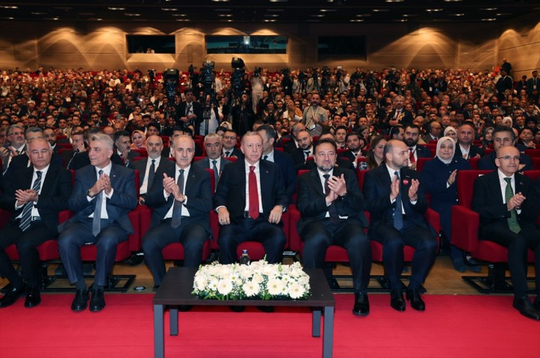 Cumhurbaşkanı Erdoğandan Özgür Özele sert sözler: Bunun adı ekonomik tetikçiliktir