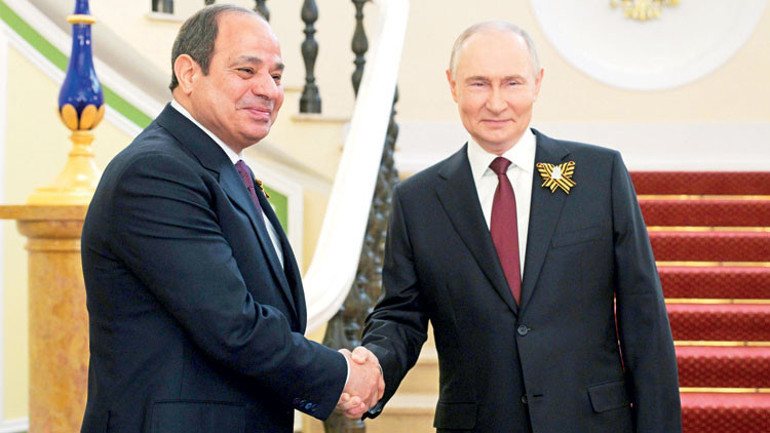 Putin, silahlar ve konuklarla gövde gösterisi yaptı: Şi, Sisi, Paşinyan, Maduro, Abbas... Tanklar, SİHA’lar ve tüm liderler