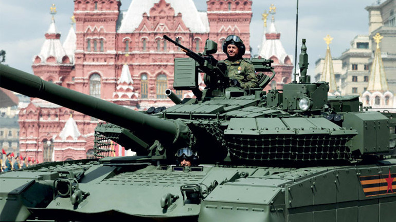 Putin, silahlar ve konuklarla gövde gösterisi yaptı: Şi, Sisi, Paşinyan, Maduro, Abbas... Tanklar, SİHA’lar ve tüm liderler