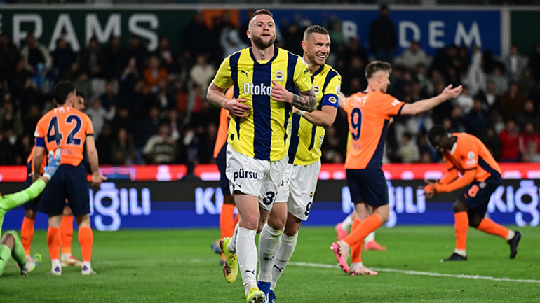 Hürriyet yazarları Fenerbahçenin Başakşehir deplasmanındaki galibiyetini değerlendirdi: Mourinho, Çelişkili biri | Fenerbahçeyi 4 oyuncu ayakta tuttu