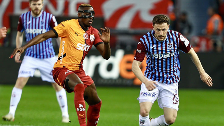 Trabzonspor-Galatasaray maçını Fırat Aydınus ve Uğur Meleke değerlendirdi Pozisyon ofsayt mı faul mü VAR, orta hakemi çağırarak hata mı yaptı