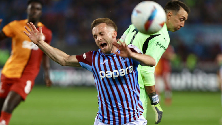 Trabzonspor-Galatasaray maçını Fırat Aydınus ve Uğur Meleke değerlendirdi Pozisyon ofsayt mı faul mü VAR, orta hakemi çağırarak hata mı yaptı