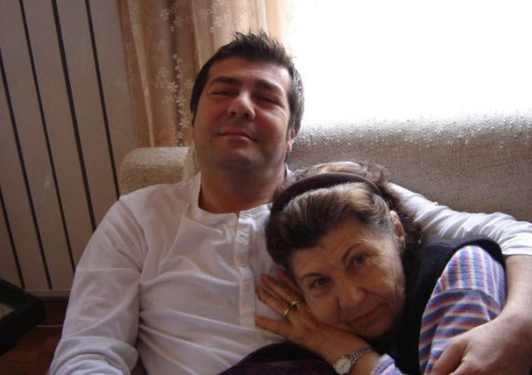 Ben artık büyüdüm desem de hala senin küçük kızınım