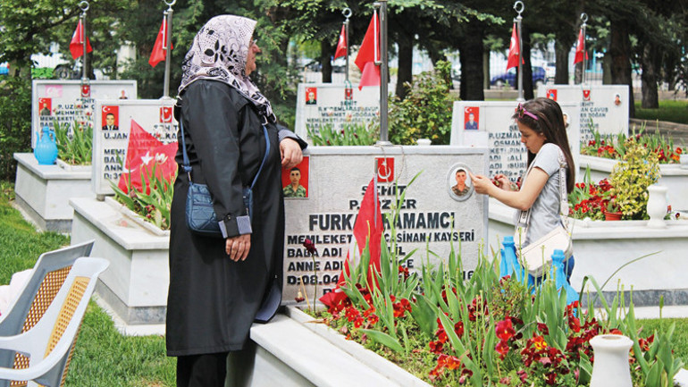 Anneler Günü’nde barış mesajı