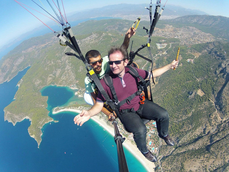 Dünyası müzik ve eğitimle aydınlanıyor... Nota okuyamazsın dediler öğretmen ve müzisyen oldu