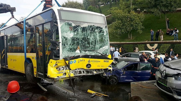 Metrobüste alarm zilleri Sorumlu dalgın sürücüler mi, yorgun araçlar mı ‘2 milyon kilometreyi aştılar’