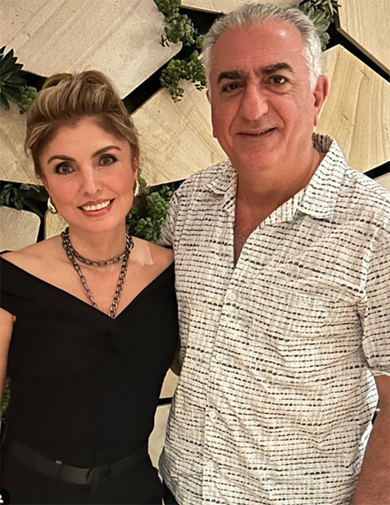 Ünlü ailenin mutlu günü... İki yıl önce ağlaya ağlaya nişanlanmışlardı... Resmen nikahlandılar...