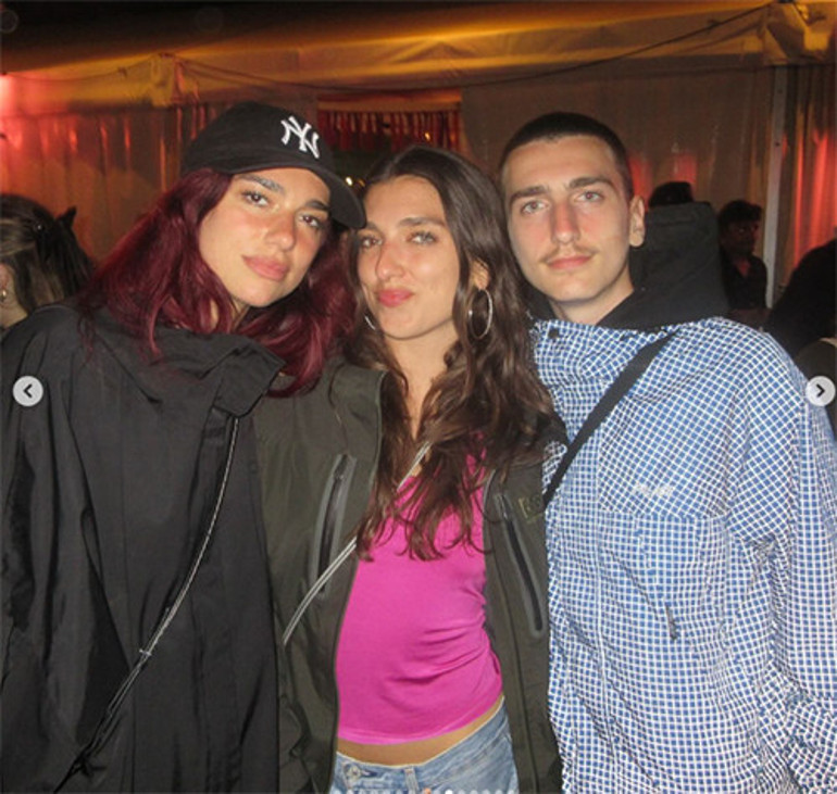 Ünlü şarkıcının mutlu günü.. Kalbinde hem büyük aşkına hem kardeşlerine yer var: İyi ki doğdun Rinuşum