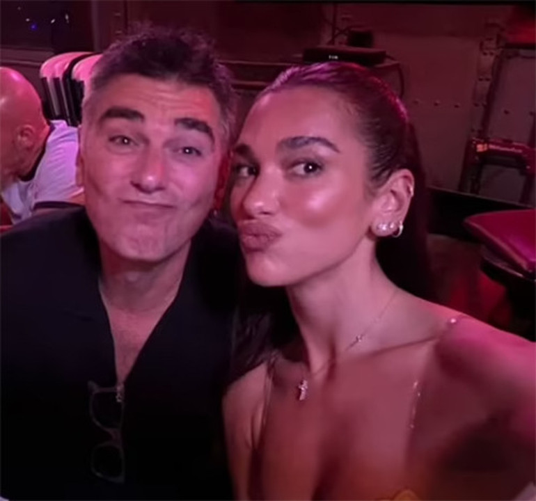 Ünlü şarkıcının mutlu günü.. Kalbinde hem büyük aşkına hem kardeşlerine yer var: İyi ki doğdun Rinuşum