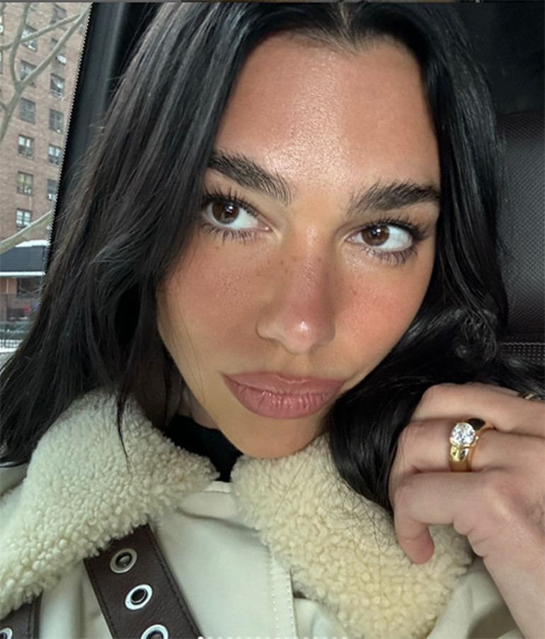 Ünlü şarkıcının mutlu günü.. Kalbinde hem büyük aşkına hem kardeşlerine yer var: İyi ki doğdun Rinuşum