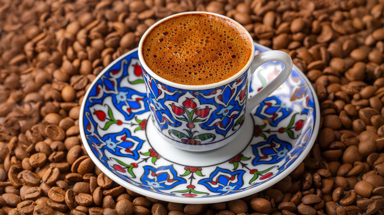 Köpüklü Türk kahvesi için doğru makine seçimi