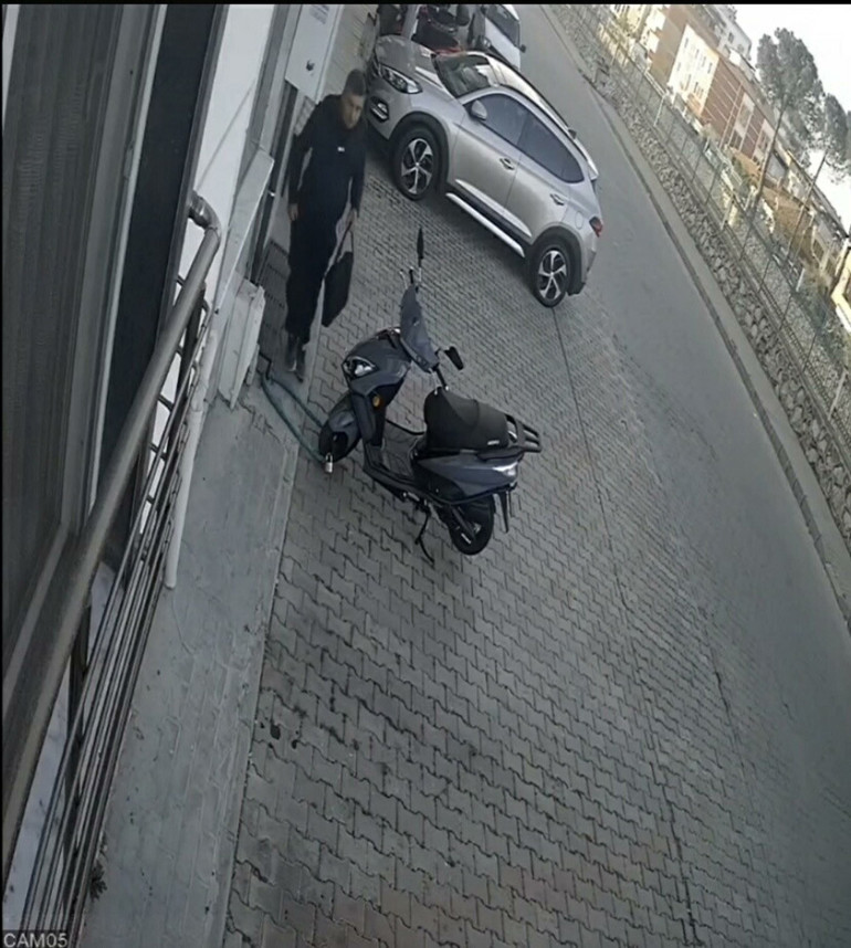 Şüpheli itfaiyecinin, dehşetin yaşandığı eve gelip, gittiği anlara ait görüntüler ortaya çıktı